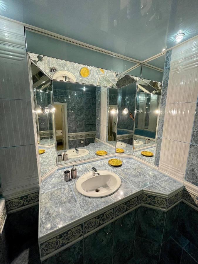 Apartamento Great One Bed Right Near Opera House Kiev Exterior foto