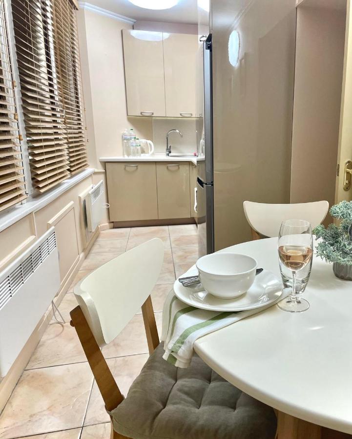 Apartamento Great One Bed Right Near Opera House Kiev Exterior foto