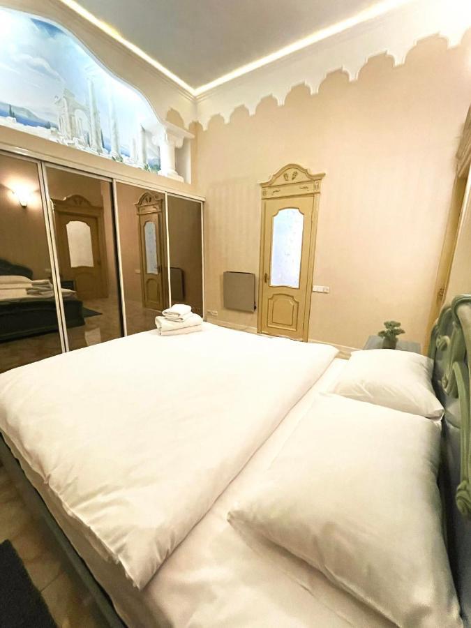 Apartamento Great One Bed Right Near Opera House Kiev Exterior foto
