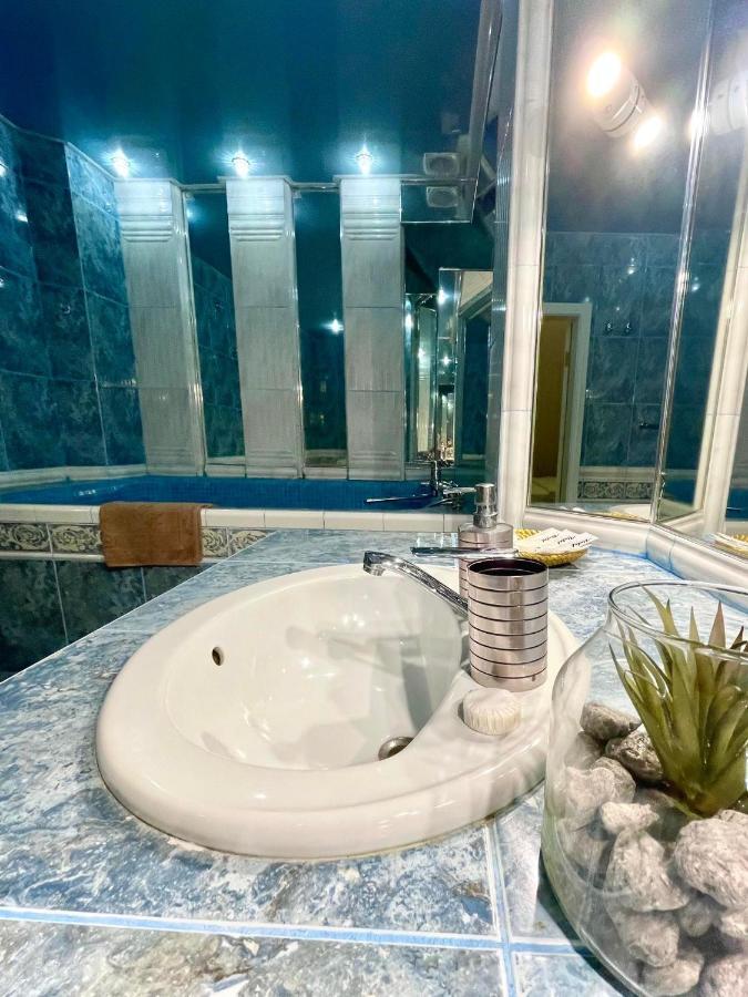 Apartamento Great One Bed Right Near Opera House Kiev Exterior foto