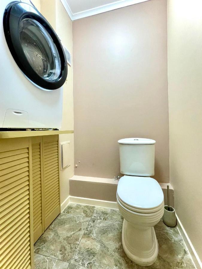 Apartamento Great One Bed Right Near Opera House Kiev Exterior foto