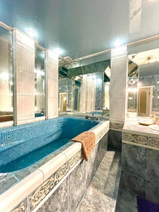 Apartamento Great One Bed Right Near Opera House Kiev Exterior foto