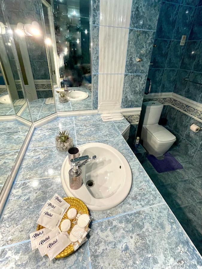 Apartamento Great One Bed Right Near Opera House Kiev Exterior foto
